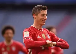 九游体育-莱万多夫斯基在拜仁比赛中晋级上海海港赛前完成体检，国际米兰关键时刻绝杀压哨直接炸裂